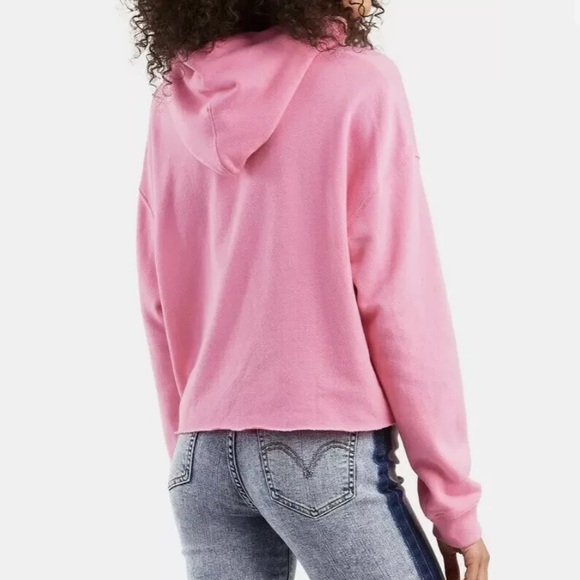 🌹Levi’s Women Raw Cut Hem Cropped Pink Hoodie NEW - Picture 4 of 8